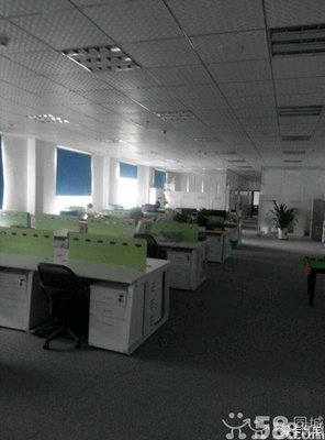深圳大運(yùn)軟件小鎮(zhèn)9成新裝修辦公室急整體轉(zhuǎn)租